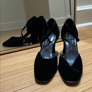 Hillard & Hanson Black Velvet Heels